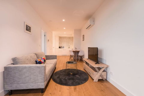 Whitehorse Tower Deluxe 1 Bedroom With View - Your Accommodation 2