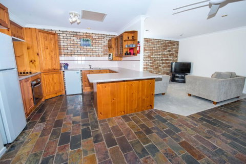 Whitesands Road, Unit 2/12 - Your Accommodation 3