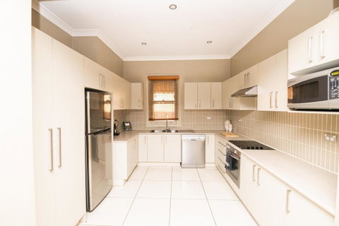 William Cottage Central Heritage Home - Your Accommodation 0