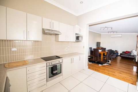 William Cottage Central Heritage Home - Your Accommodation 1
