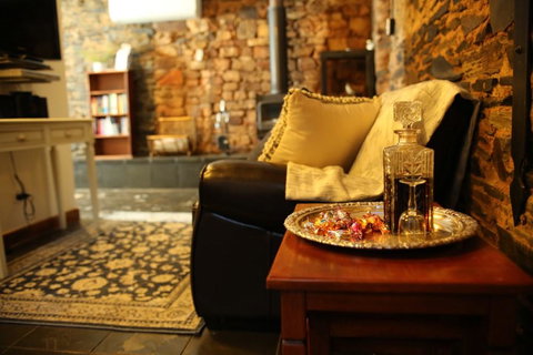 William Hunt's Retreat - Redwood Studio - Your Accommodation 1