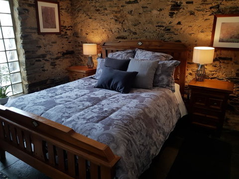 William Hunt's Retreat - Redwood Studio - Your Accommodation 2