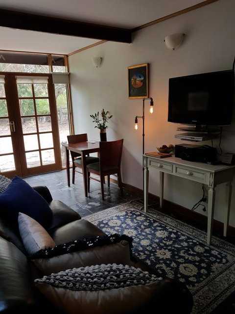 William Hunt's Retreat - Redwood Studio - Your Accommodation 3