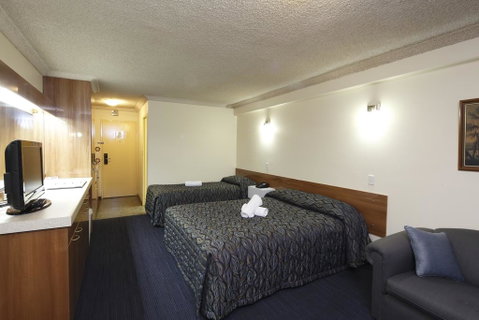 Windsor Lodge - Your Accommodation 1