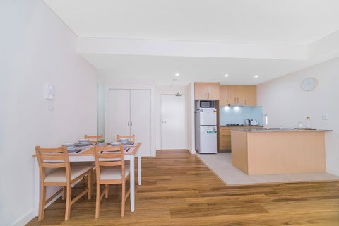 Wolli Creek Airport Serviced 2 Bedroom Apartment - Your Accommodation 3
