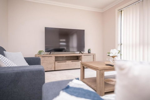 Wonderful Windred Modern, Comfy, Quiet - Your Accommodation 3