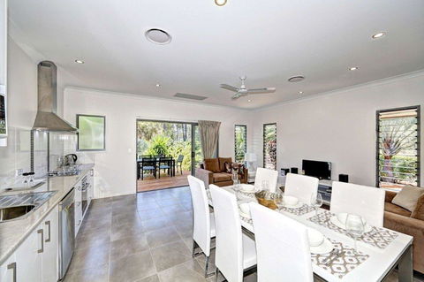 Woodgate Beach Houses - Your Accommodation 2