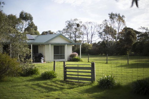 Woongara Cottage - Pet Friendly Country Retreat - Your Accommodation 0