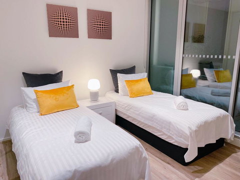 Xu's Residence@888 Collins St - Your Accommodation 3