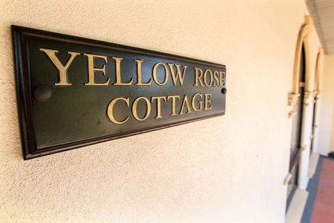 Yellow Rose Cottage - Your Accommodation 3