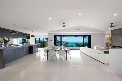\'Nine Islands\' Airlie Beach Luxury Holiday Home With Ocean Views - Your Accommodation 2
