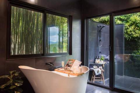 \'Nine Islands\' Airlie Beach Luxury Holiday Home With Ocean Views - Your Accommodation 4