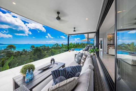\'Nine Islands\' Airlie Beach Luxury Holiday Home With Ocean Views - Your Accommodation 0