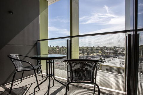 Modern City Comfy And Warm Apt@Parkville+Carpark - Your Accommodation 3