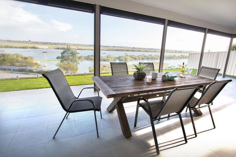 Serenity And Sweeping Murray River Views - Your Accommodation 1