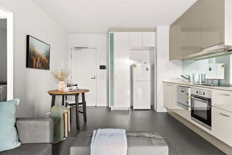 A Central Apt Right Next To Southern Cross - Your Accommodation 3