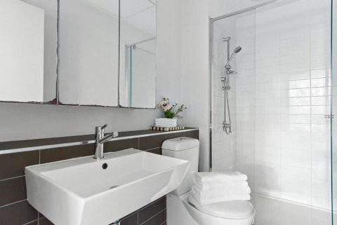 A Central Apt Right Next To Southern Cross - Your Accommodation 4