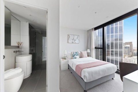 A Chic 2BR Apt Near Melbourne CBD W FREE Parking - Your Accommodation 3