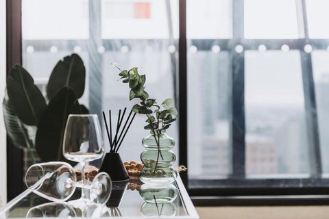 A Chic & Comfy 2BR Apt On Collins With City Views - Your Accommodation 3