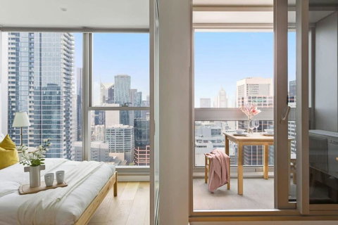 A Comfy 2BR Apt W City Views Near Southern Cross - Your Accommodation 0