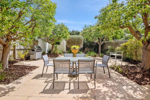 Absolute Beachfront Retreat On The Esplanade - Your Accommodation 4