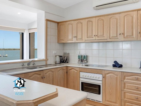 Absolute Water Frontage W/ Jetty + Boat Ramp - Your Accommodation 3