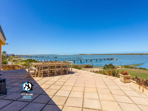Absolute Water Frontage W/ Jetty + Boat Ramp - Your Accommodation 4