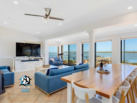 Absolute Water Frontage W/ Jetty + Boat Ramp - Your Accommodation 0