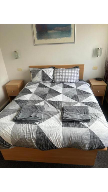 Acland Street Studio Apartment FREE PARKING - Your Accommodation 0