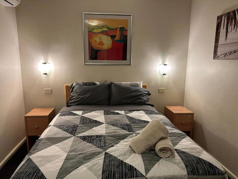 Acland Street Studio Apartment FREE PARKING - Your Accommodation 2