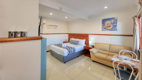 Across Country Motor Inn & Cottages - Your Accommodation 1