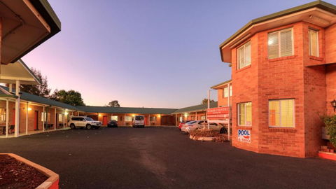 Across Country Motor Inn & Cottages - Your Accommodation 0