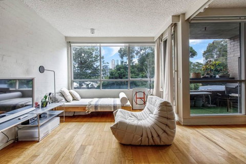 Albert Park Hideaway - A Peaceful Leafy Locale - Your Accommodation 0