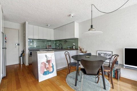 Albert Park Hideaway - A Peaceful Leafy Locale - Your Accommodation 1