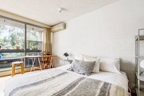 Albert Park Hideaway - A Peaceful Leafy Locale - Your Accommodation 3