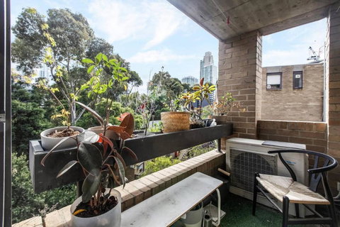 Albert Park Hideaway - A Peaceful Leafy Locale - Your Accommodation 4
