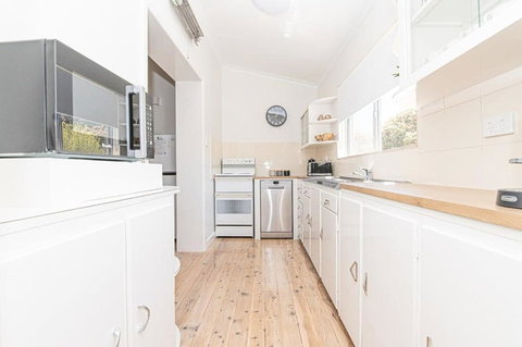 Anson Cottage 1900s CBD Home Private & Practical - Your Accommodation 3