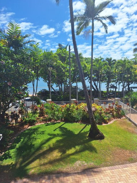 Apartment 12 On Trinity Beach - Your Accommodation 0