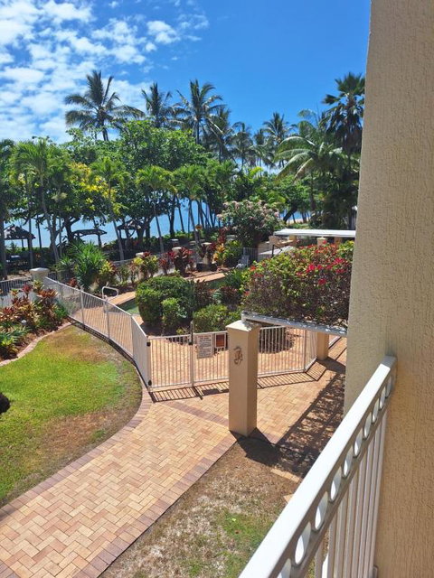 Apartment 12 On Trinity Beach - Your Accommodation 3