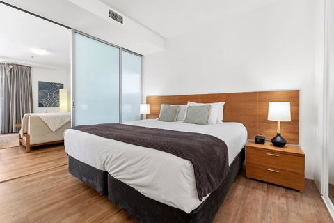 Aqua Vista At Harbour Lights - Poolside Panorama - Your Accommodation 2