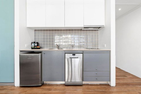 Aqua Vista At Harbour Lights - Poolside Panorama - Your Accommodation 3