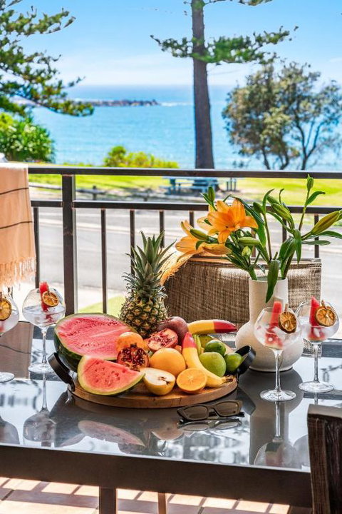 Arcoola 2 - Views Over Main Beach - Your Accommodation 1