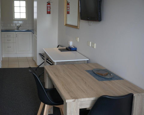 Ashmont Motel And Apartments - Your Accommodation 3