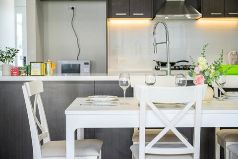 Austral Warm 4br House With Parking&WiFi - Your Accommodation 2