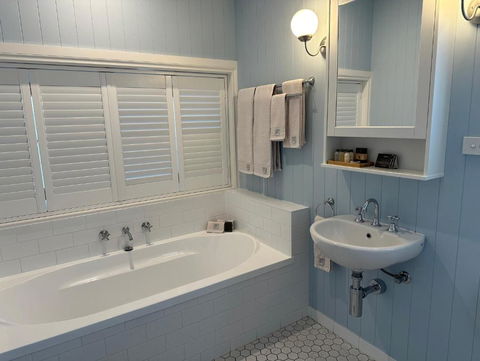 B & B On The Water - Your Accommodation 2