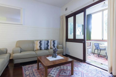 B2 Crawley Apartment 1 BRM & Sleepout Near UWA - Your Accommodation 2