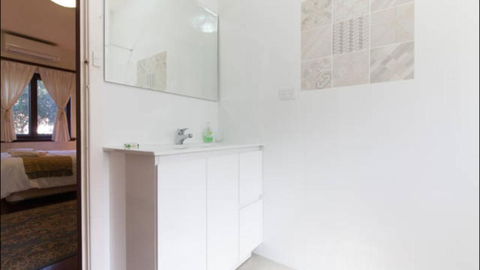 B4 Crawley Apartment 1 BRM & Sleepout Near UWA - Your Accommodation 3