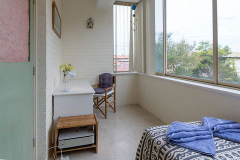 B6 Crawley Apartment 1 BRM & Sleepout Near UWA - Your Accommodation 4