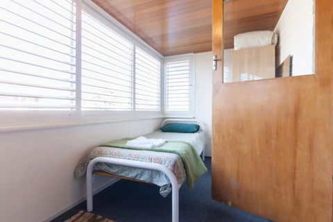B8 Crawley Apartment 1 BRM & Sleepout Near UWA - Your Accommodation 4