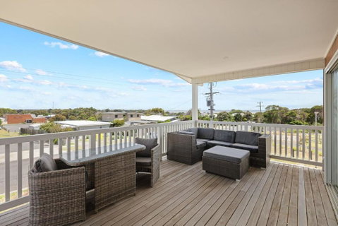 Back Beach Views - Your Accommodation 0